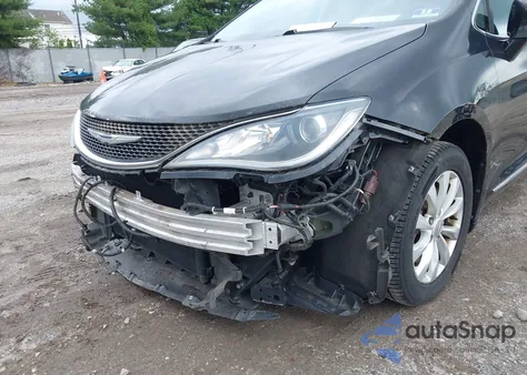 2017 Chrysler Pacifica Touring-L z USA, uszkodzony, nr VIN 2C4RC1BG1HR532891